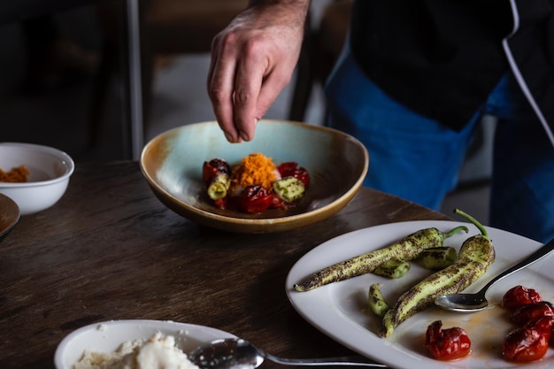 Kuchár pripravil jedlo